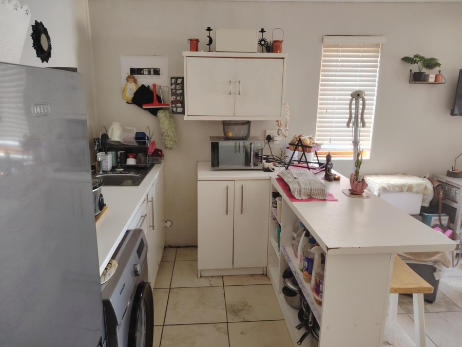 To Let 1 Bedroom Property for Rent in Oakdale Western Cape